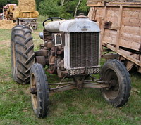 Tracteur, Fordson (Fete de la Moisson St Simeon de Bressieux 2006) (2)